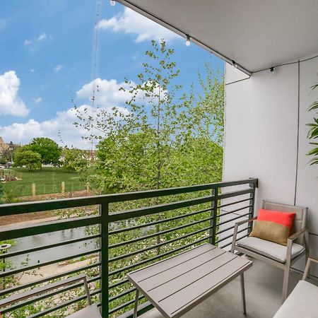Downtown Apartment With Riverwalk Views Free Parking Pet Friendly Centrally Located On The Riverwalk サンアントニオ エクステリア 写真
