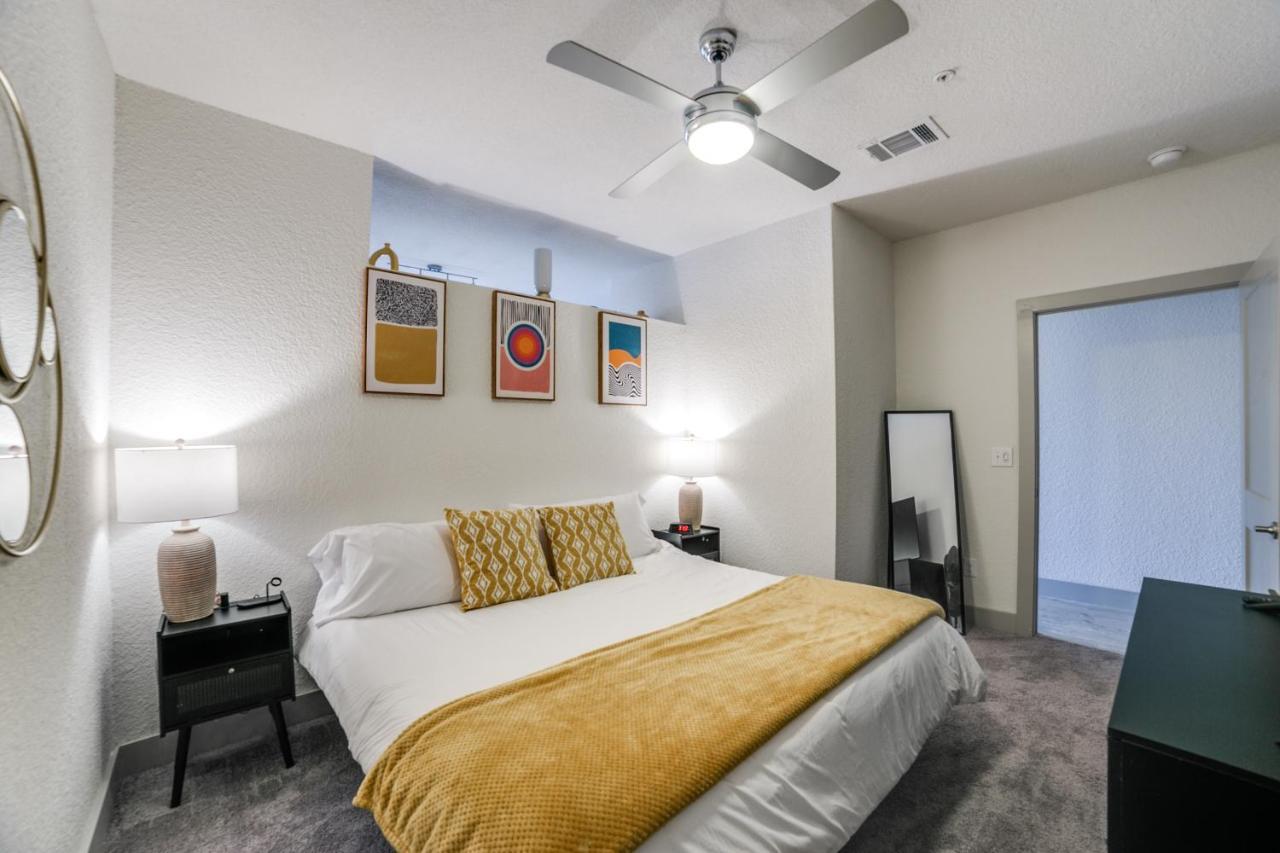 Downtown Apartment With Riverwalk Views Free Parking Pet Friendly Centrally Located On The Riverwalk サンアントニオ エクステリア 写真