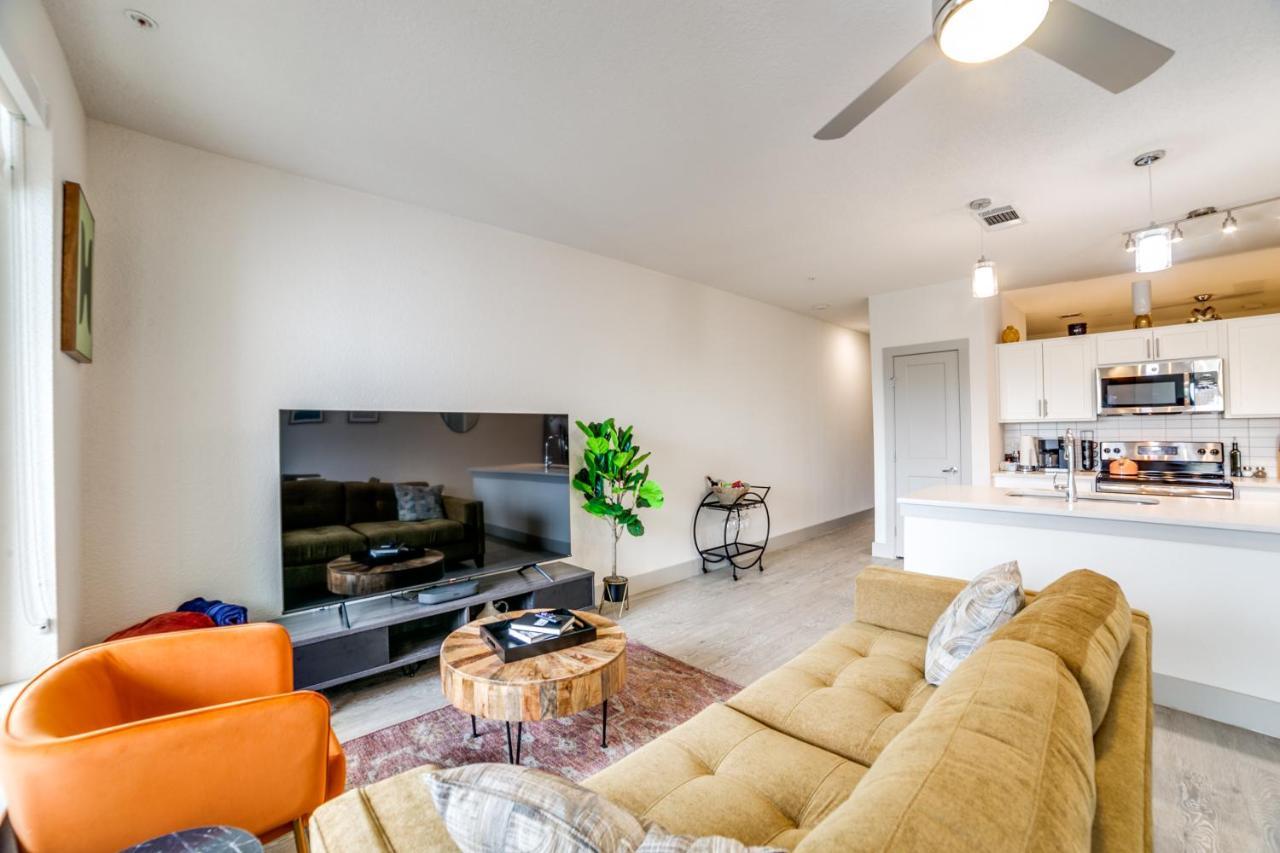 Downtown Apartment With Riverwalk Views Free Parking Pet Friendly Centrally Located On The Riverwalk サンアントニオ エクステリア 写真