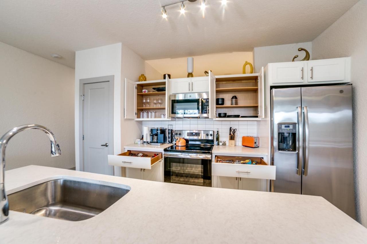 Downtown Apartment With Riverwalk Views Free Parking Pet Friendly Centrally Located On The Riverwalk サンアントニオ エクステリア 写真