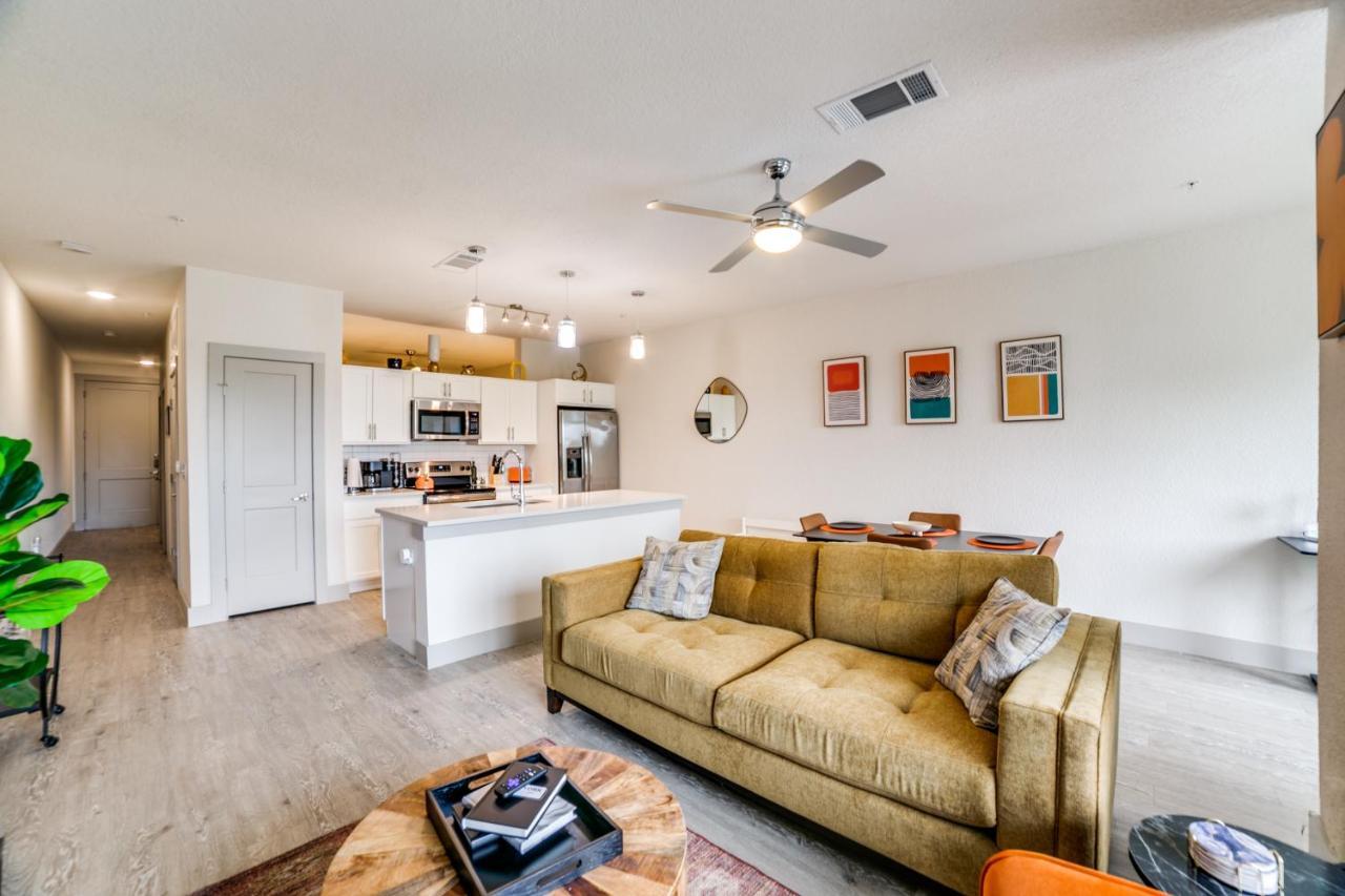 Downtown Apartment With Riverwalk Views Free Parking Pet Friendly Centrally Located On The Riverwalk サンアントニオ エクステリア 写真