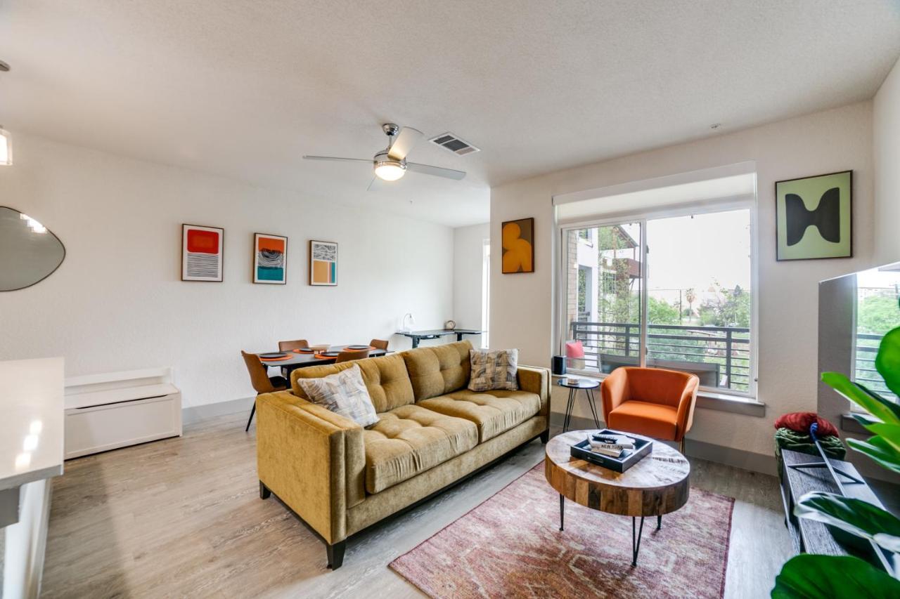 Downtown Apartment With Riverwalk Views Free Parking Pet Friendly Centrally Located On The Riverwalk サンアントニオ エクステリア 写真